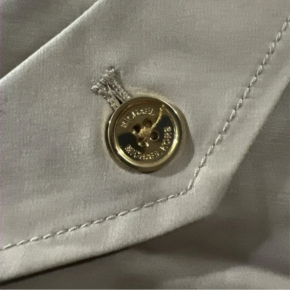 Michael Kors Shorts with Gold Embellishments - Size 0 . Excellent condit… - Picture 2 of 4